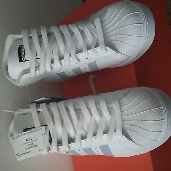 ADDIDAS PRO MODEL Blue &White 7Y men =8.5 Women - Picture 8 of 8